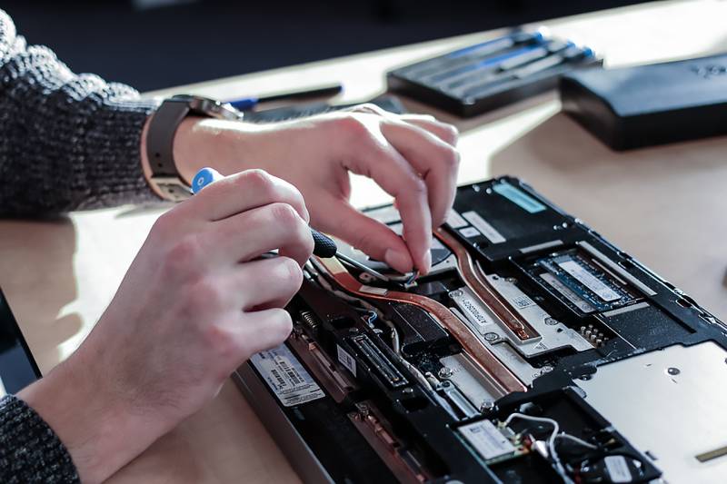 Centre pour réinstallation de de mise à jour des ordinateurs portables de la marque DELL pas cher à Brignoles